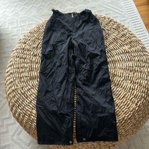 Billabong Black snow pants in great shape